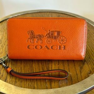 Leather Coach wallet in perfect condition!